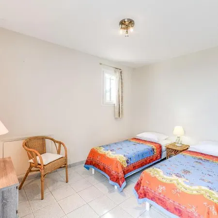 Holiday home Saint-aygulf Sleeps 6 Pool Air Con Wifi