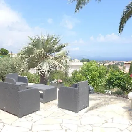 Hébergement de vacances Saint-aygulf Sleeps 6 Pool Air Con Wifi