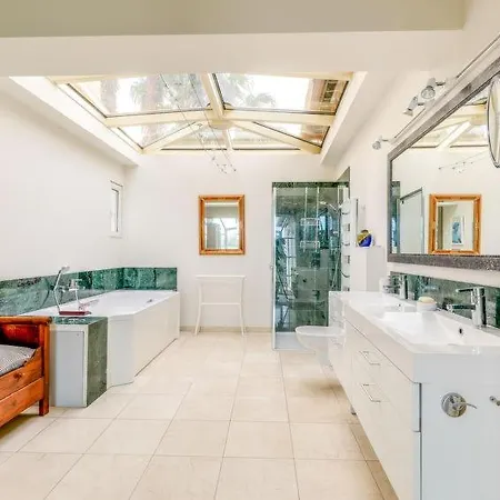 Holiday home Saint-aygulf Sleeps 6 Pool Air Con Wifi Saint Aygulf