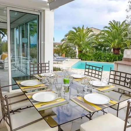 Hébergement de vacances Saint-aygulf Sleeps 6 Pool Air Con Wifi *